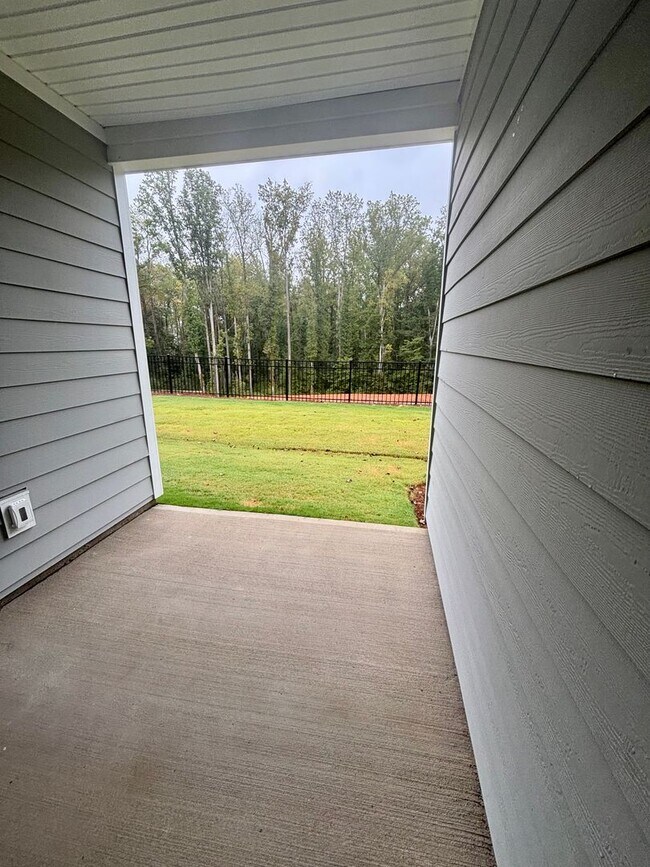 Building Photo - Beautiful, New Construction Townhouse in G...
