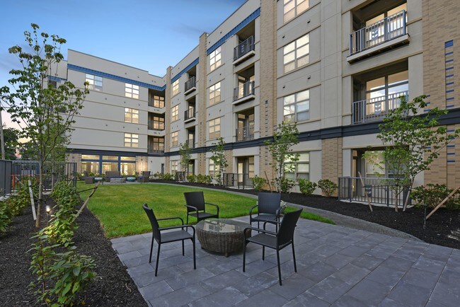 Courtyard - The Deco