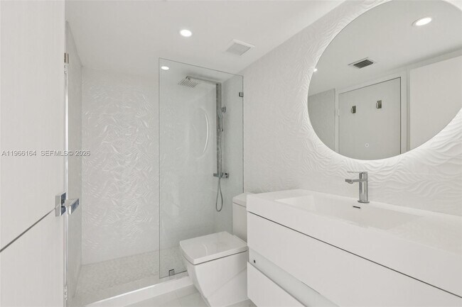 Building Photo - 7601 E Treasure Dr