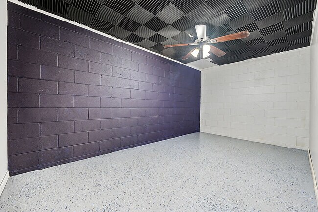 Building Photo - 129a McWhirter Pl