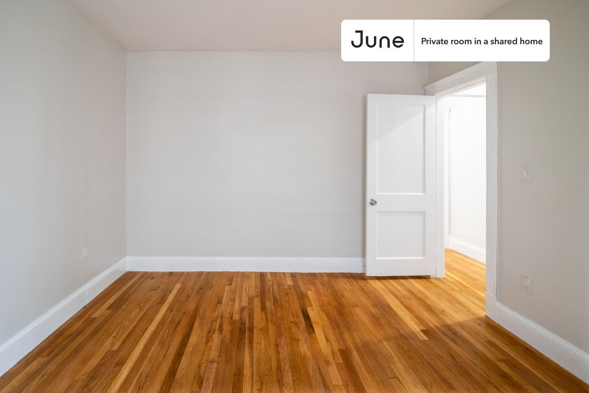 Building Photo - Room in Shared 4 bed/1 bath home