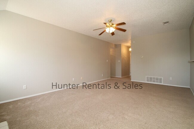 Building Photo - Exceptional!