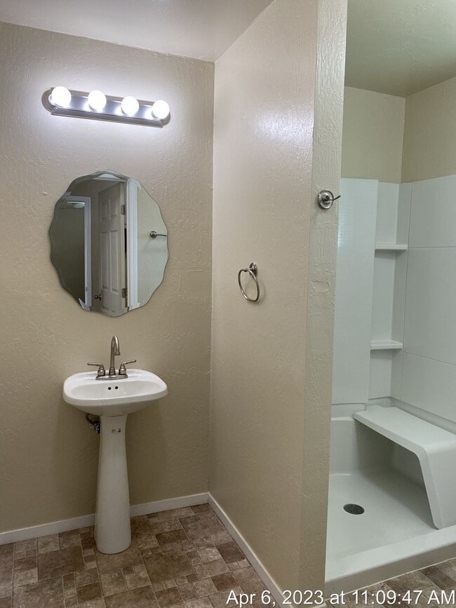 Building Photo - Cozy Home on a Huge Lot