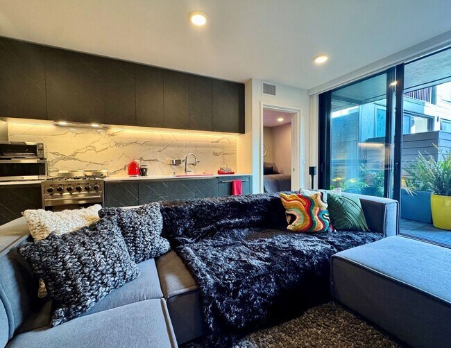 Building Photo - Maison à SOMA  |Secured Smart Access. Mode...