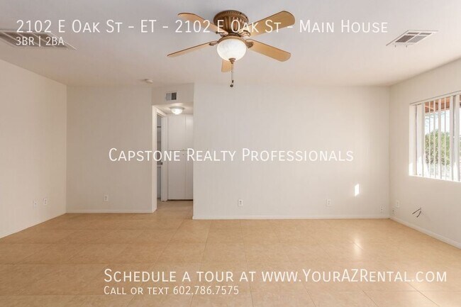 Building Photo - 2102 E Oak St