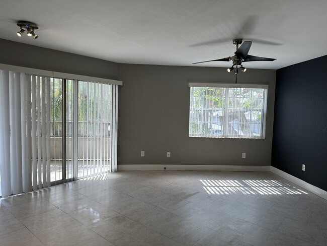Building Photo - 2871 N Oakland Forest Dr