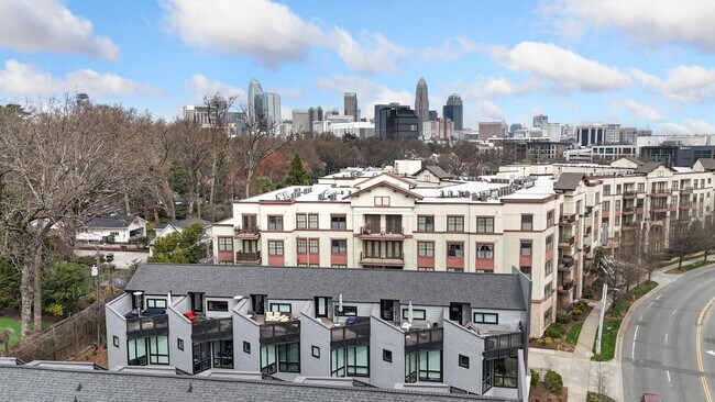 Building Photo - Modern Townhome with Roof Terrace in Dilworth Neighborhood Charlotte NC