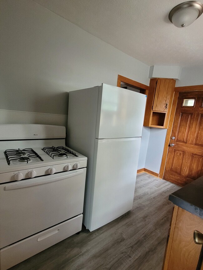 Building Photo - 1008 Elwell Ct