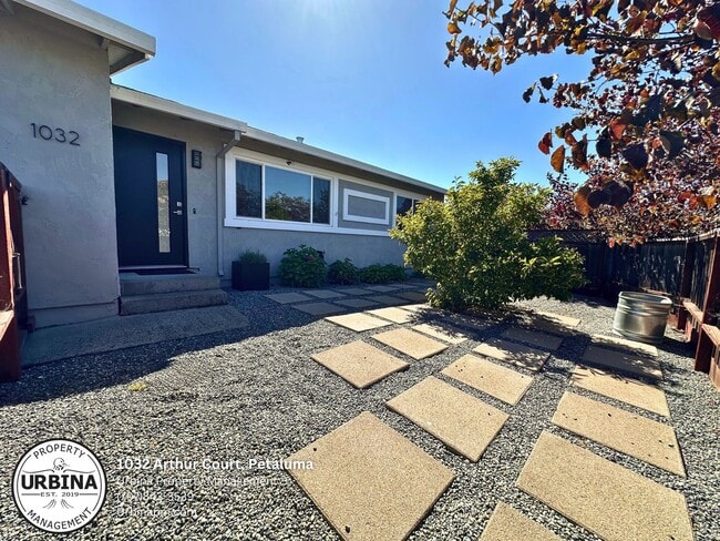 Primary Photo - Charming Petaluma 2-Bedroom Home with Larg...