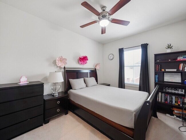 Building Photo - 9516 Cedarpost Square St