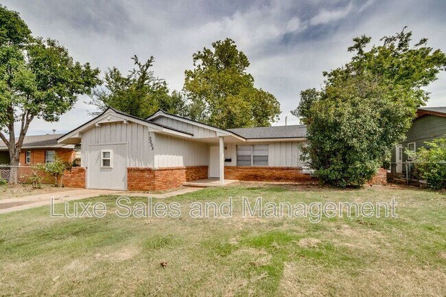 Building Photo - 3005 SW 52nd Pl