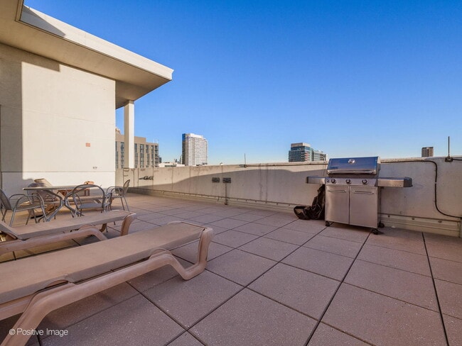 Building Photo - 901 W Madison St