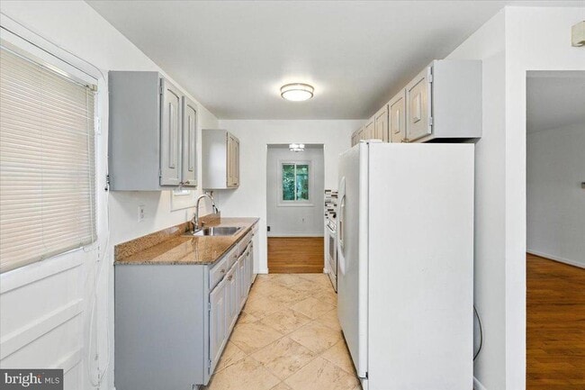 Building Photo - 7201 Fairfield Ct