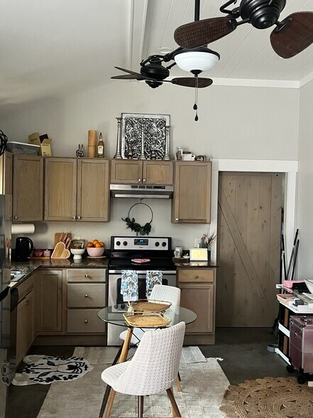 Building Photo - 12 E 54th St