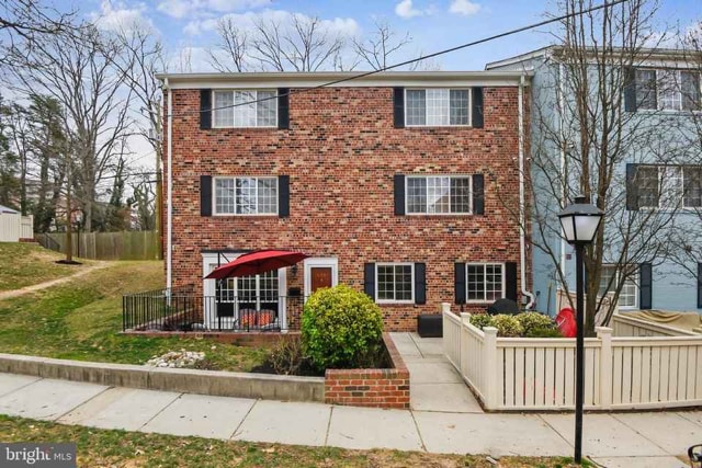 Primary Photo - 1565A N Van Dorn St