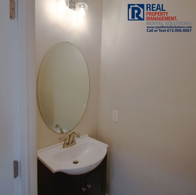 Building Photo - Gorgeous and modern 2 bedroom townhome in the heart of Murfreesboro w/ neighborhood pool, hi-spee...