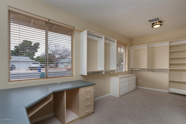 Building Photo - 610 E Malibu Dr