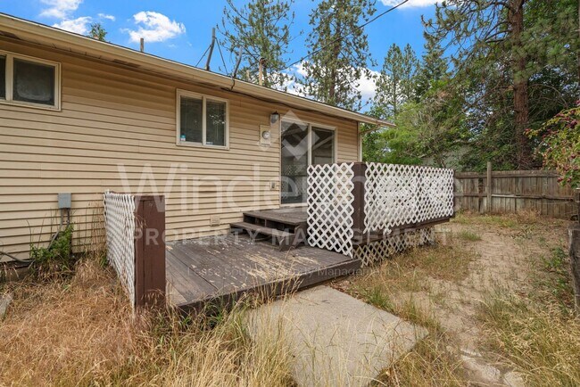 Building Photo - Charming 4-Bedroom Home with Garage & Spacious Yard!