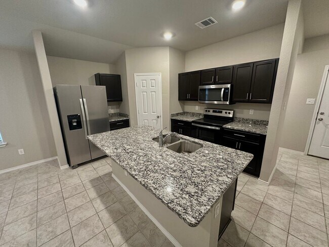 Building Photo - AVAILABLE NOW!