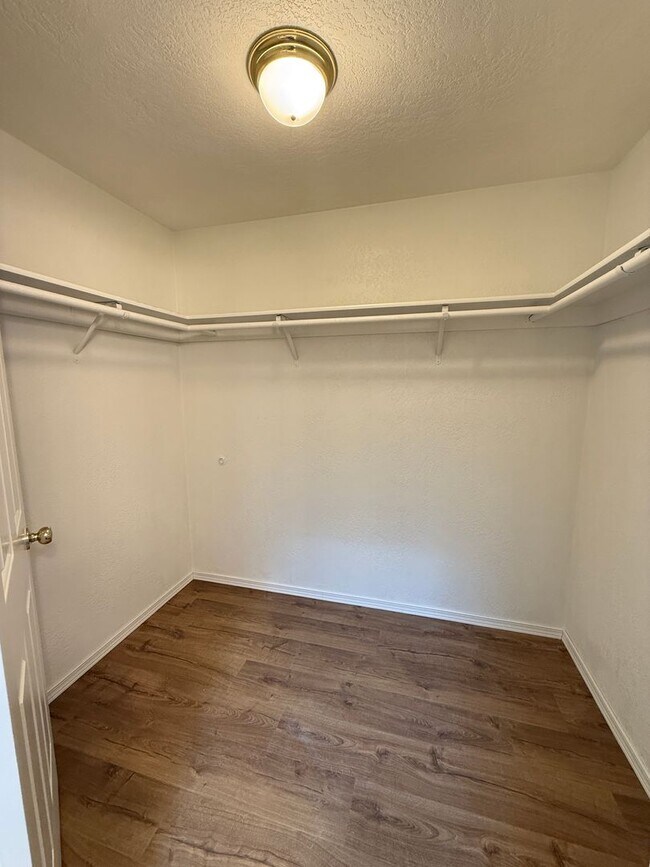 Building Photo - Immaculate 3 bedroom, 2 bath home in desirable Medford Neighborhood!