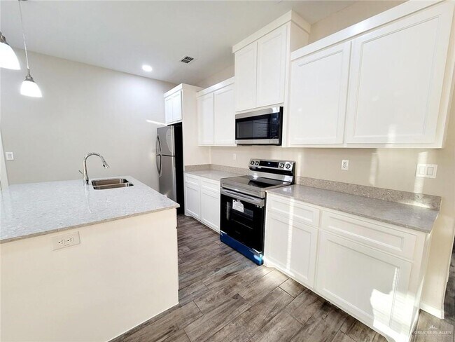 Building Photo - 23 Vani Dr