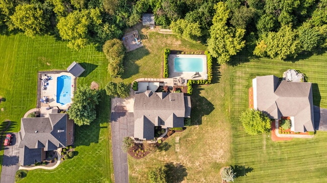 Building Photo - 9069 Emerson Dr