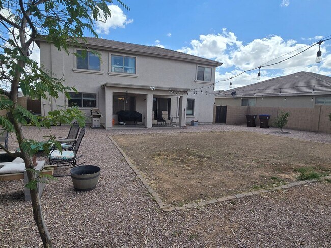 Building Photo - 2 story 3-bed, 2-bath home in San Tan Valley!