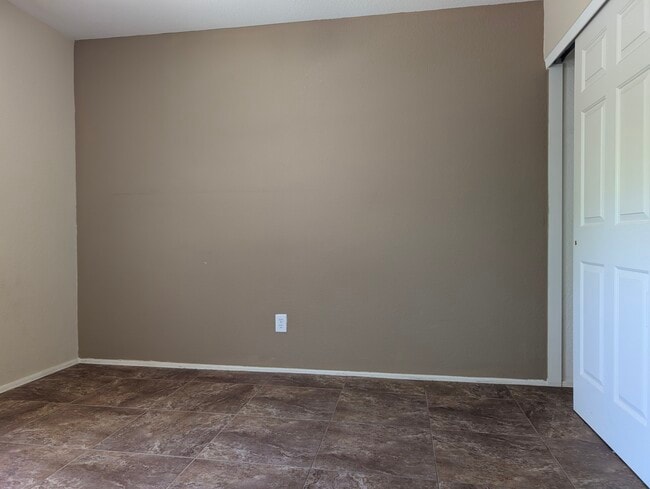 Building Photo - 4179 E Wading Pond Dr