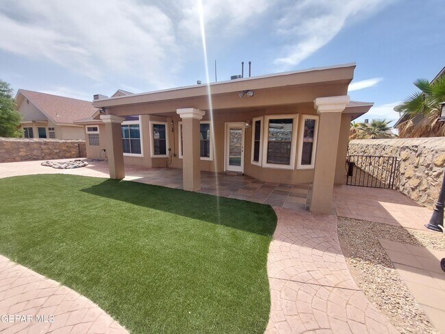 Building Photo - 14021 Highweed Dr