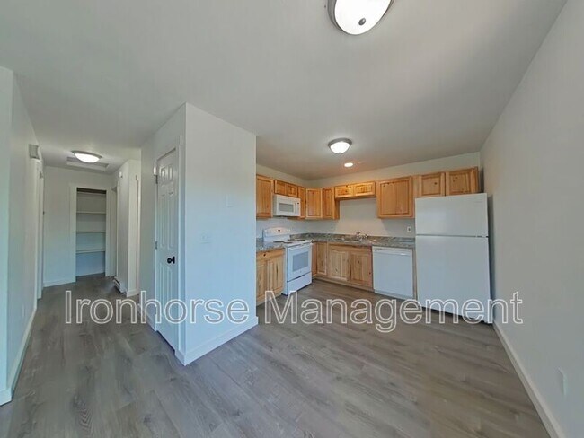 Building Photo - 119 S 15th Ave
