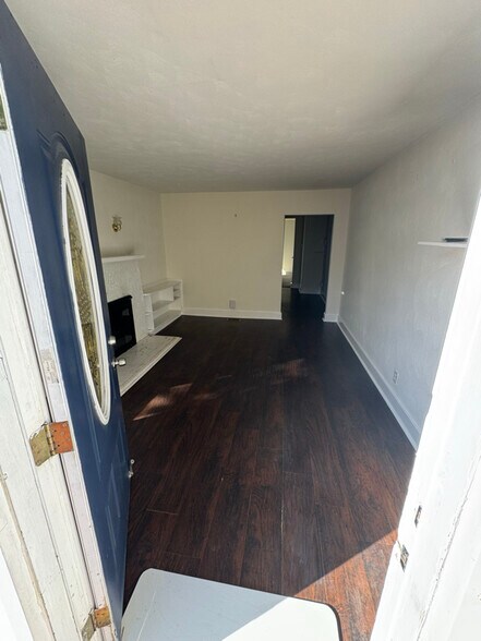 Building Photo - 1018 Wolcott Ave