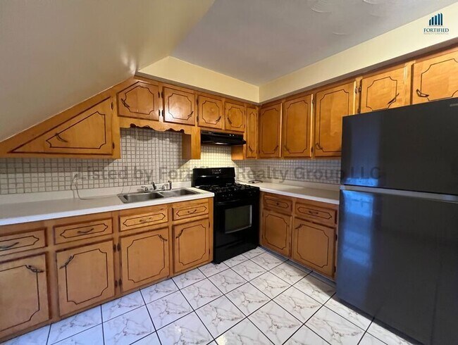 Building Photo - 455 Middle St