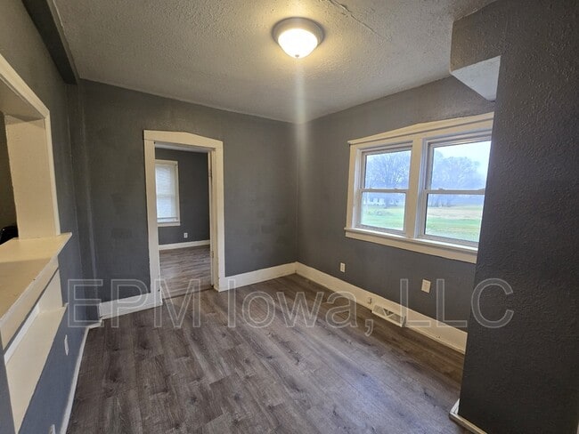 Building Photo - 707 Webster St