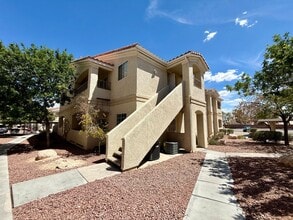 Building Photo - Room for Rent in Gated Community – First-Floor 2 Bed, 2 Bath Condo