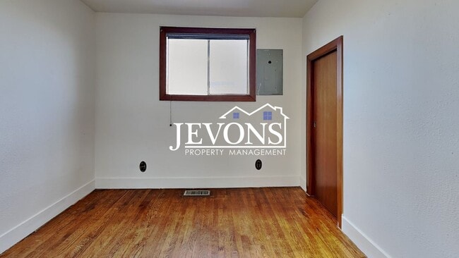 Building Photo - Charming 5-bedroom home near shopping, parks, and University of Puget Sound - Minutes from Cheney...