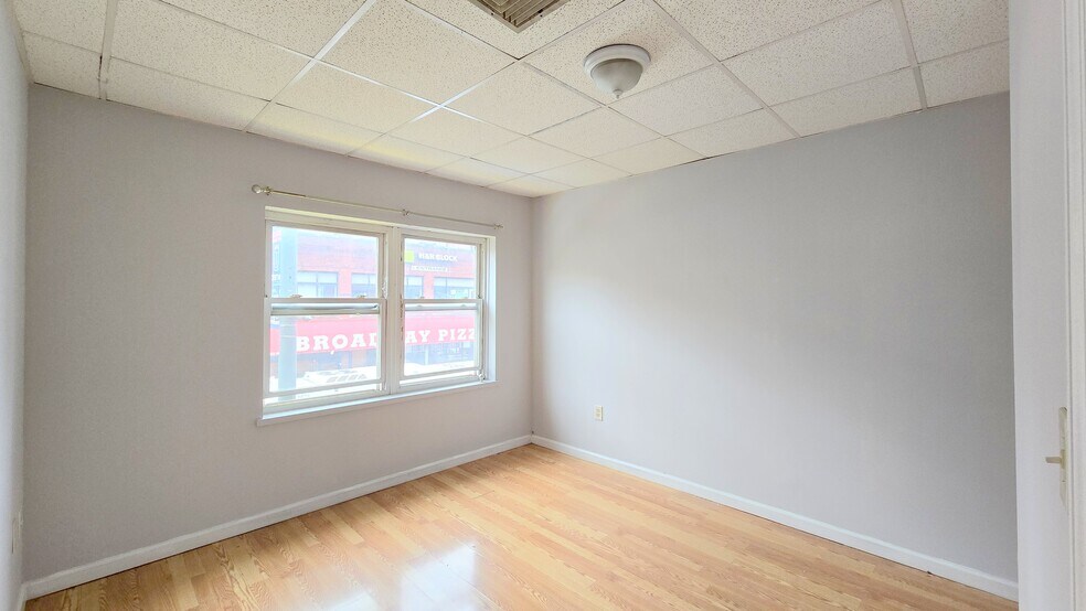 Bedroom1 - 61 Broadway
