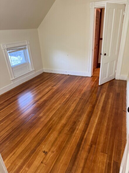 Building Photo - 135 Silver St