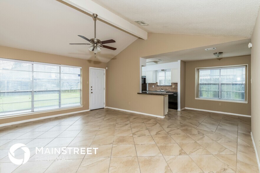 Building Photo - 1215 New Tree Ln