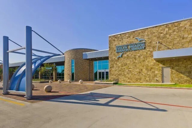 Building Photo - 1705 Bayway Dr
