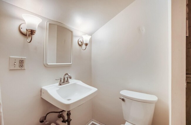 Building Photo - 234 5th Ave N