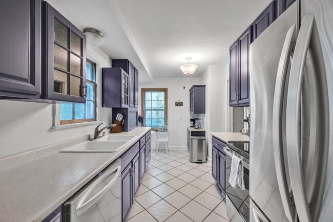 Building Photo - Charming 2 Bed 2 Bath House in the Heart of Madison - Fully Furnished!