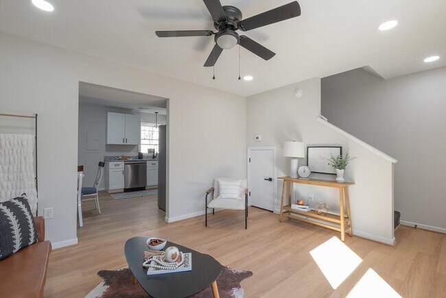 Building Photo - 2241 Mountain View Rd