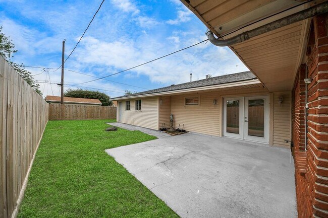 Building Photo - 3111 Tanglebriar Dr