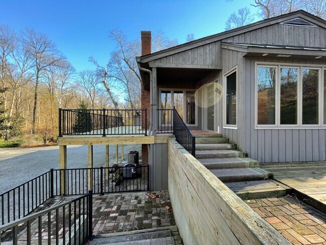 Primary Photo - Glenview Hills HUGE 3 Bedroom 2.5 Bath Hom...