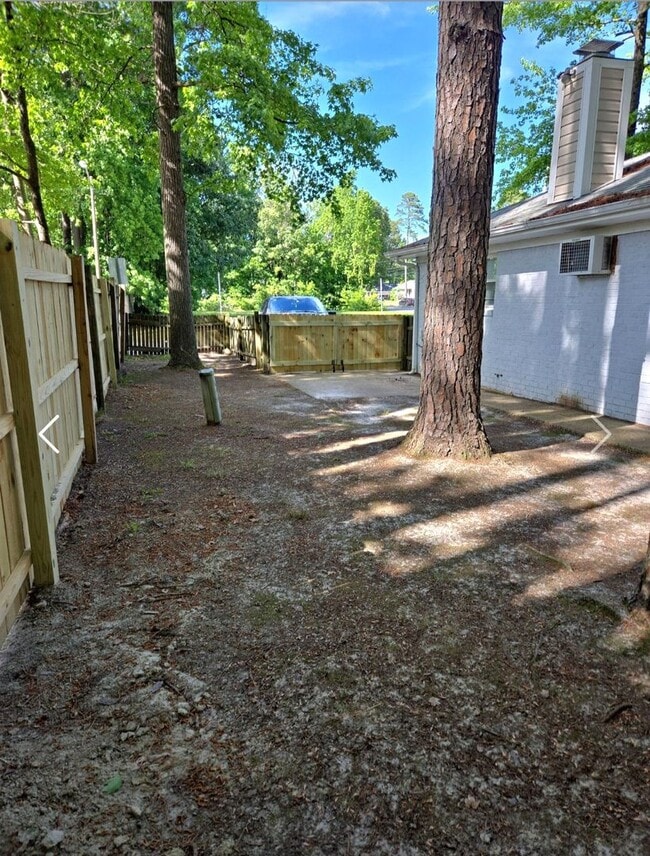 Building Photo - 703 S Rosemont Rd