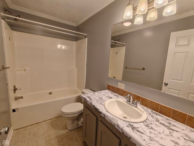 Building Photo - 802 Fern Dr