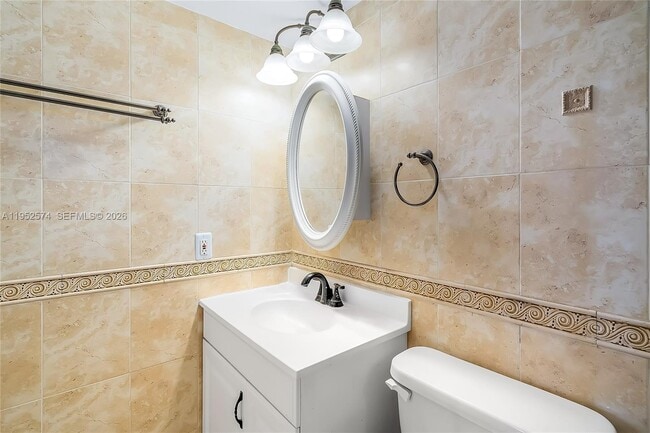 Building Photo - 2025 NE 164th St