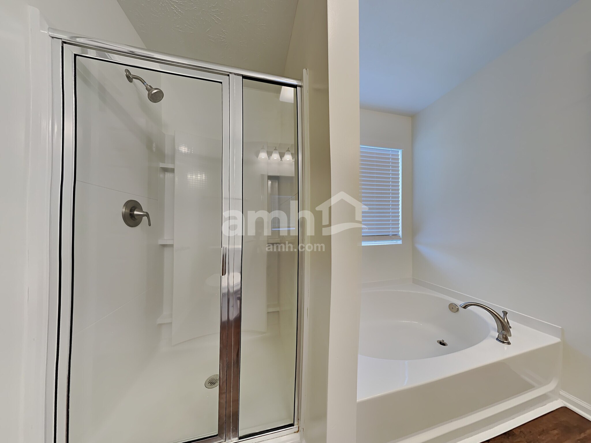 Building Photo - 15518 Farmland Ct