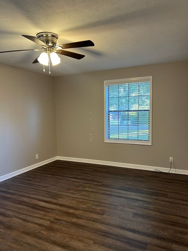 Building Photo - 122 Forest Ave