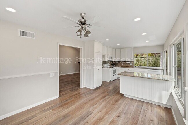 Building Photo - 4111 Reyes St
